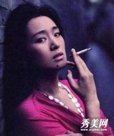 有那些女明星抽烟,盘点那些烟熏缭绕中的女明星风采